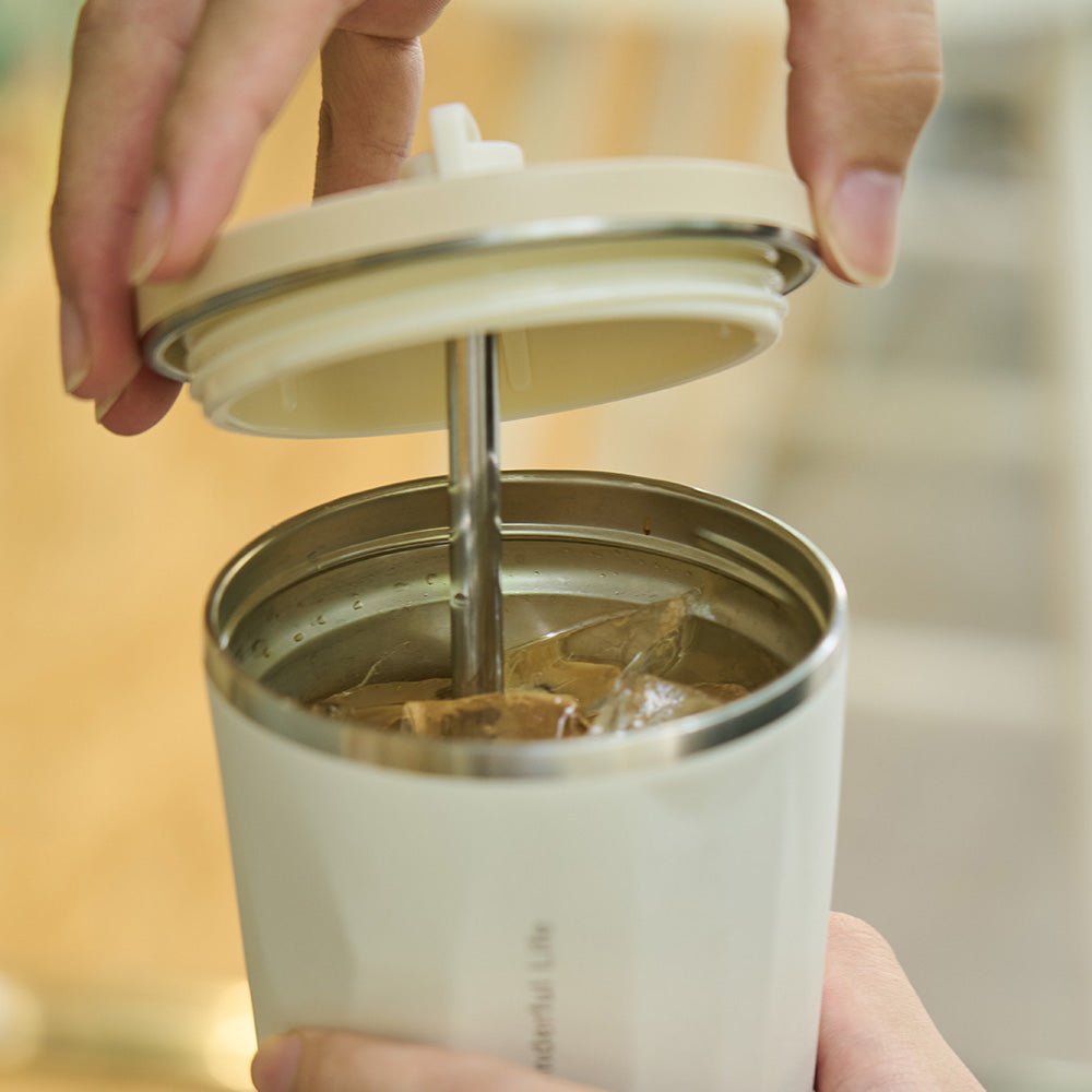 FLAIR Tumbler with Retractable Straw & Lid - Washing